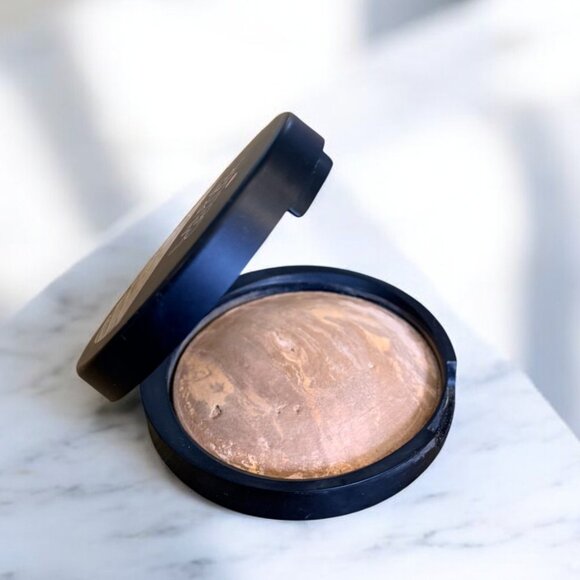 Laura Geller Baked Balance-n-Brighten Foundation Tan Shade - Picture 1 of 5